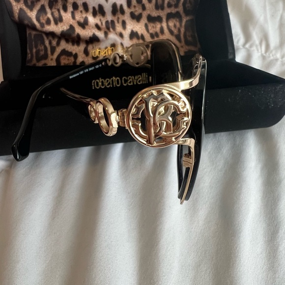 Brand new Roberto Cavalli Sun glasses for women - Picture 3 of 4